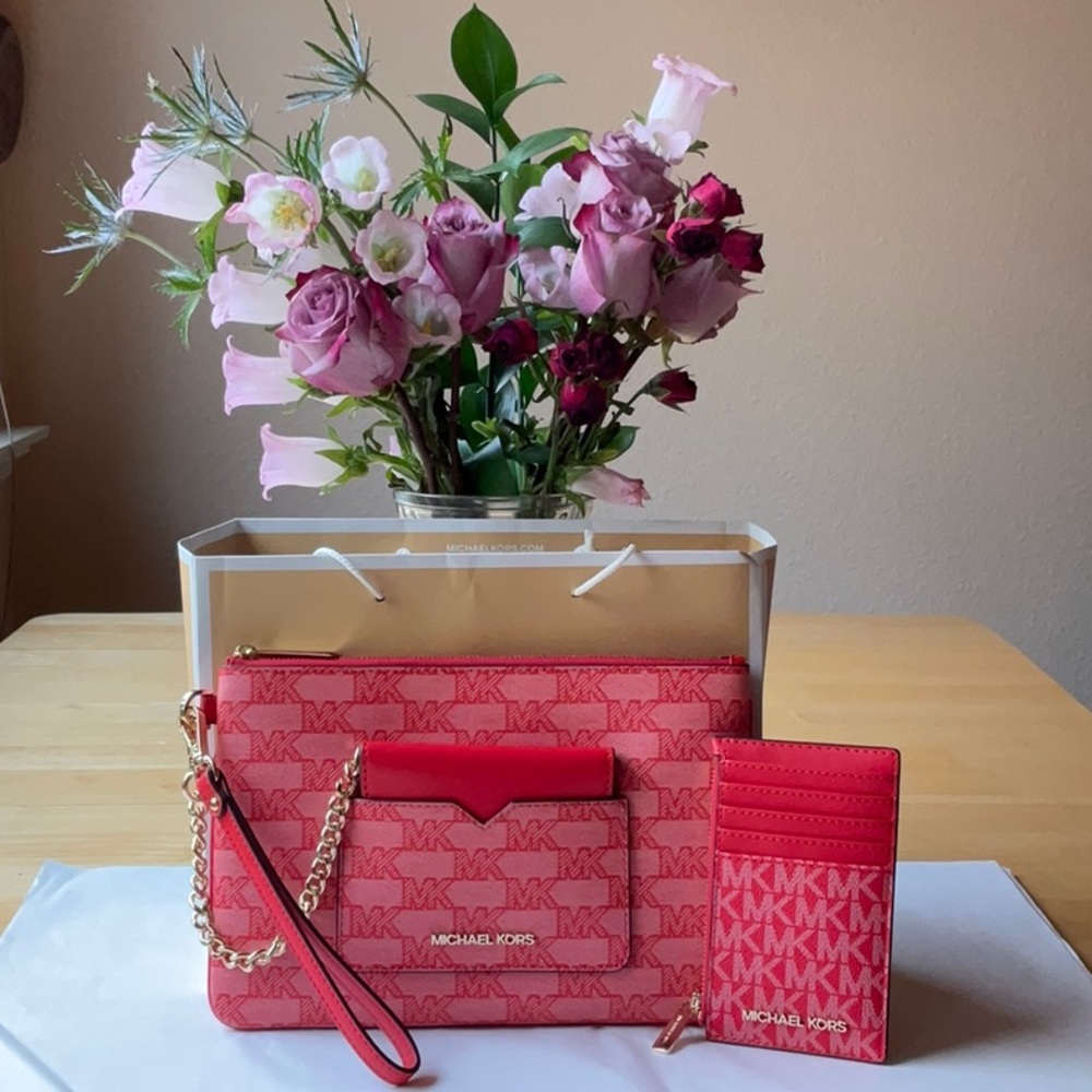 🌹MICHAEL KORS JET SET LOGO 2 - 1 WRISTLET 🌹 NWT 🌹